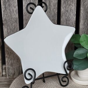 ST. NICHOLAS SQUARE tis the season white porcelain star plate